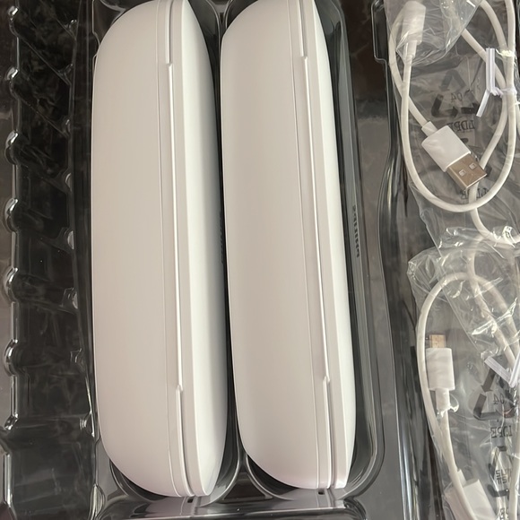 (Sold)Sonicare Travel Charging Cases - Picture 2 of 7